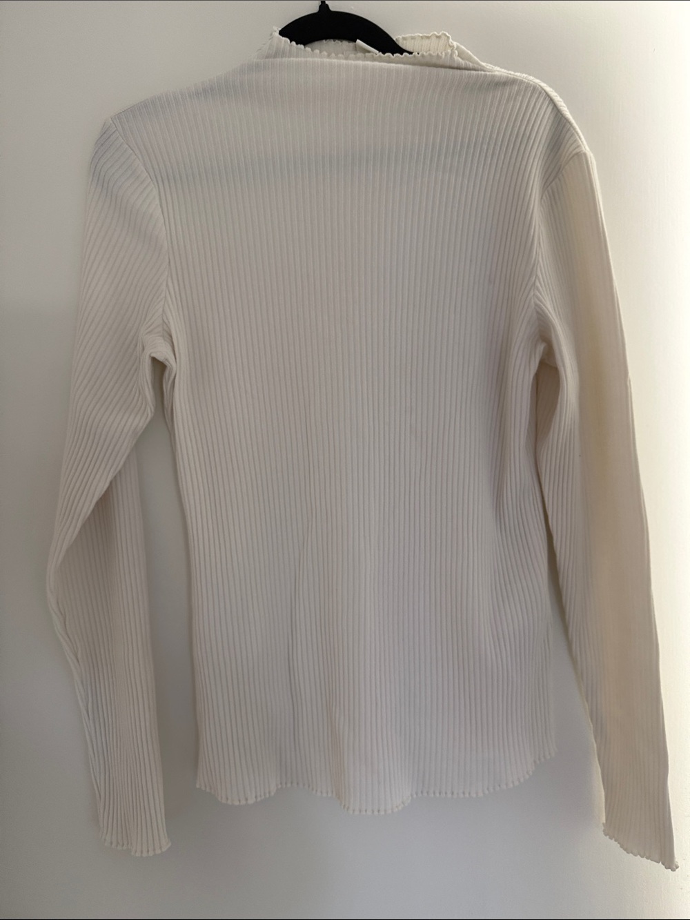 H&M Cream Ribbed Long-Sleeve Top with Scallop Neck